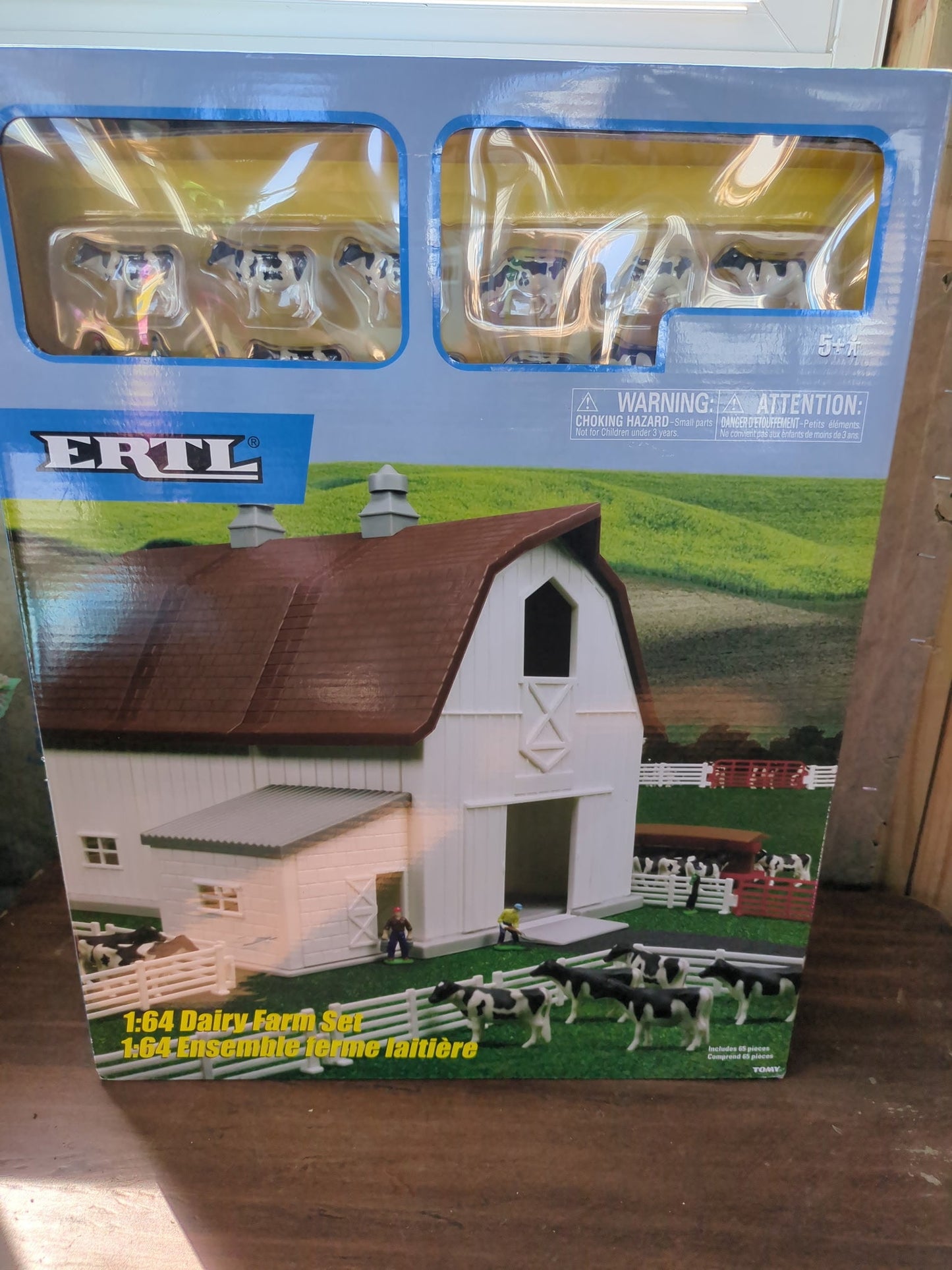 Seller 125 - Farm Minatures Playset NEW IN BOX REDUCED