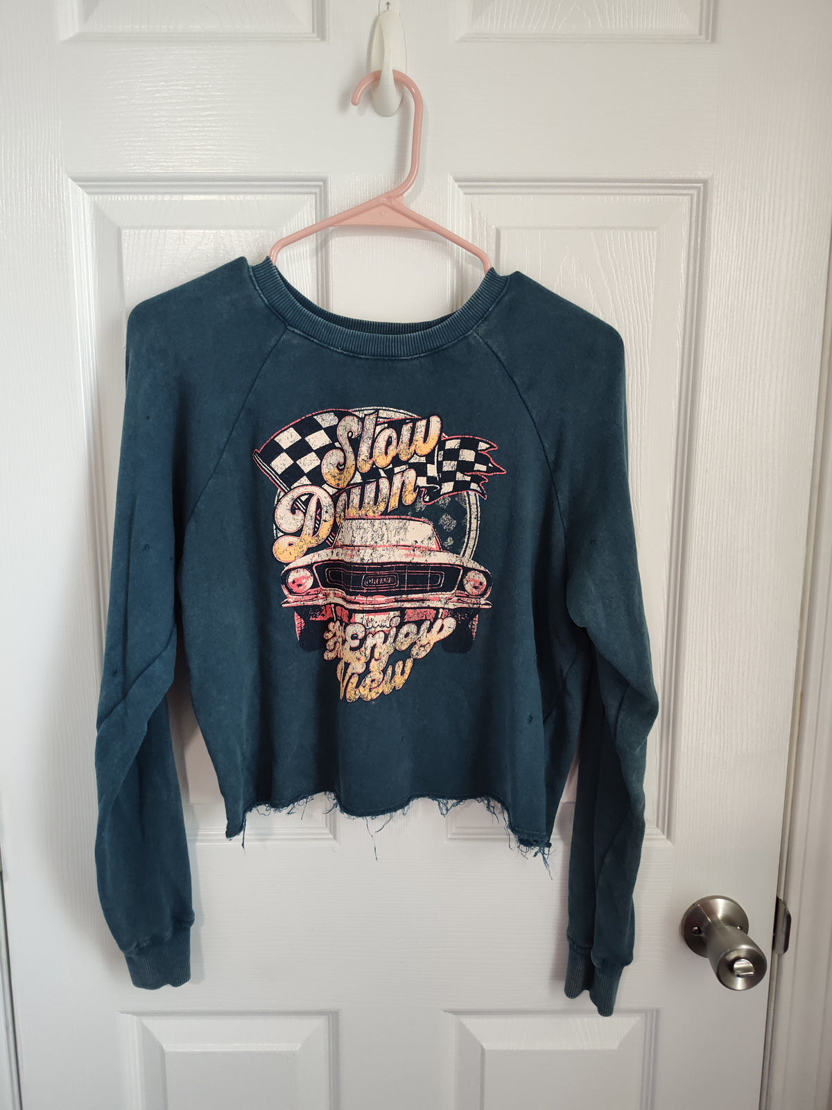 Seller 189: Stitch & Pine Women's Distressed Cropped Sweater Size Small
