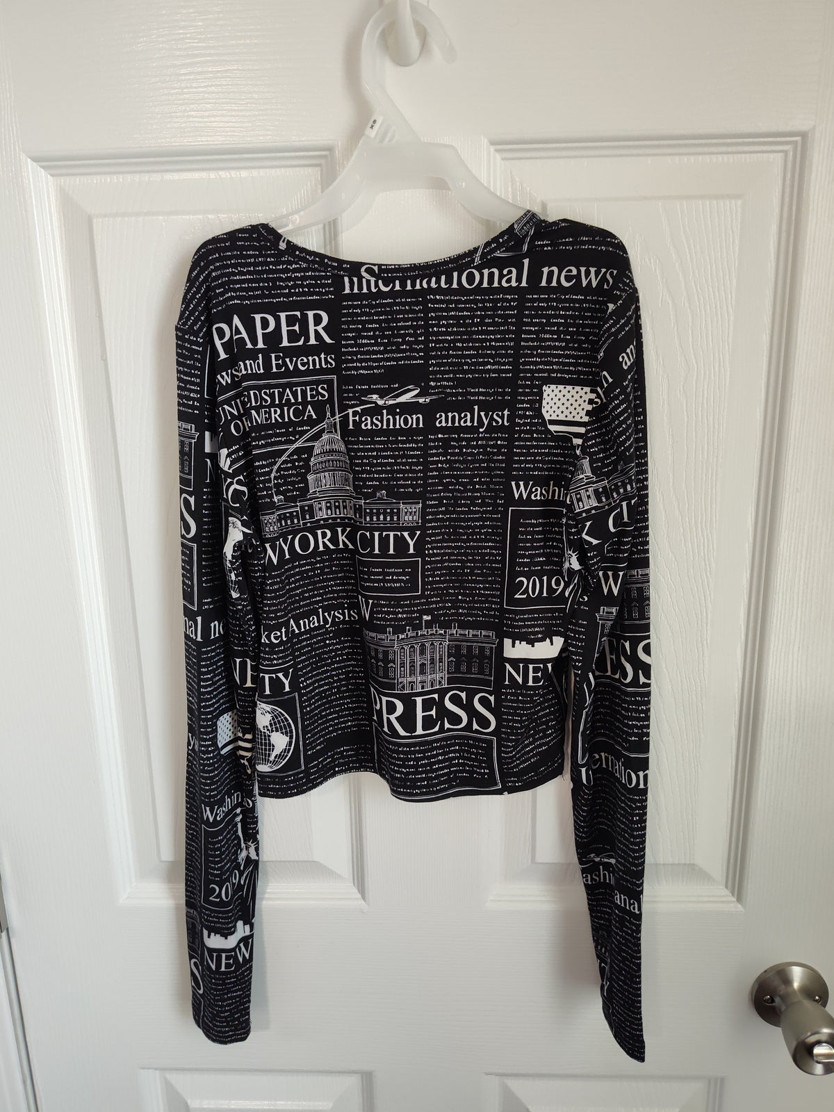 Seller 189: Social Scene press long sleeve women's size small