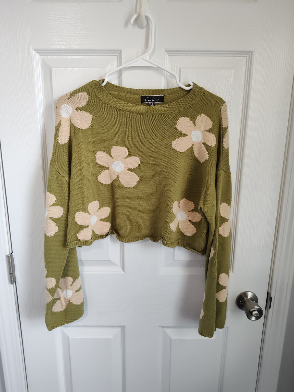 Seller 189: Blue Blush Olive Floral Cropped Sweater women's small