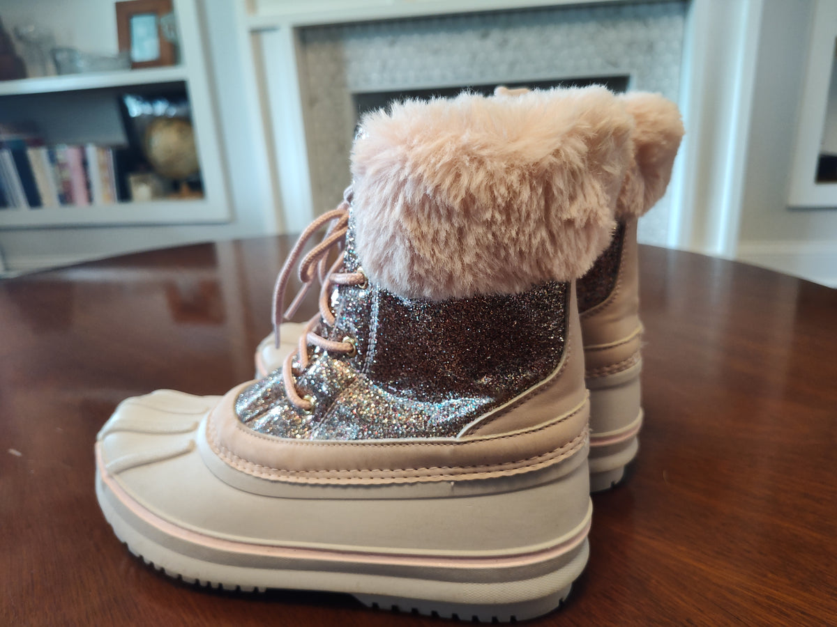 Seller 189: Lilly & Dan Snowboots Girl's size 5 youth
