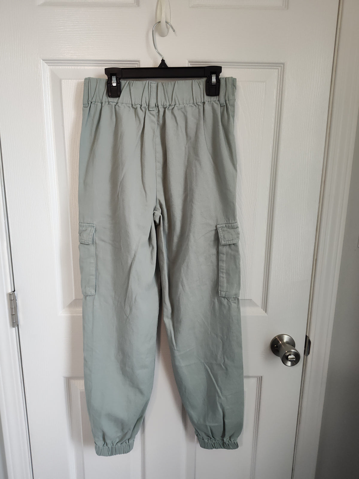Seller 189: Forever 21 women's XS distressed cargo joggers