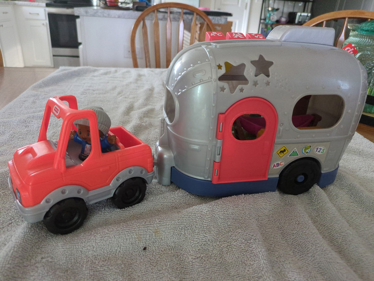 Seller 123 - Fisher Price Little People Camper and Truck Set