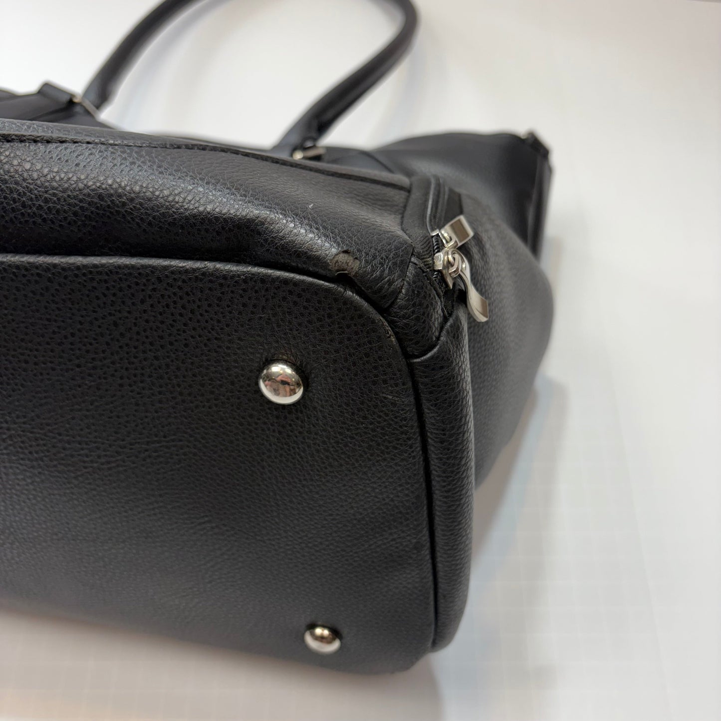 Seller 189 Sarah Wells Annie Black Leather Pumping Bag