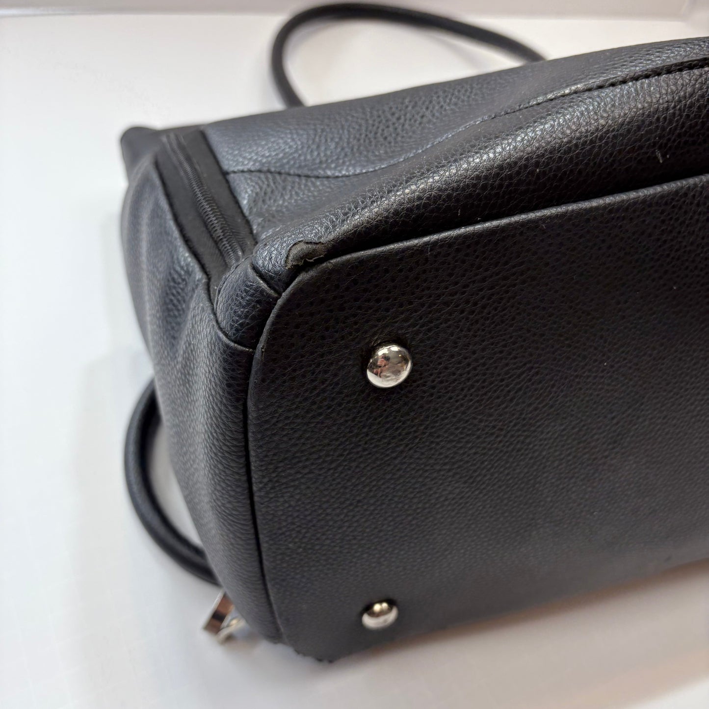 Seller 189 Sarah Wells Annie Black Leather Pumping Bag