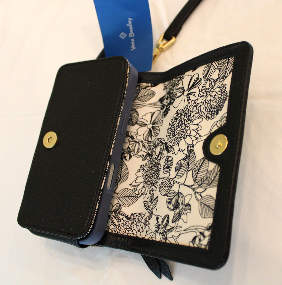 #168 Vera Bradley clutch - NWT