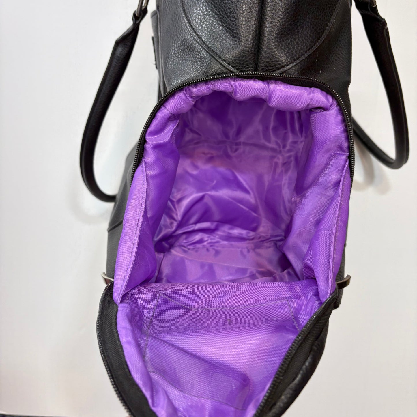 Seller 189 Sarah Wells Annie Black Leather Pumping Bag