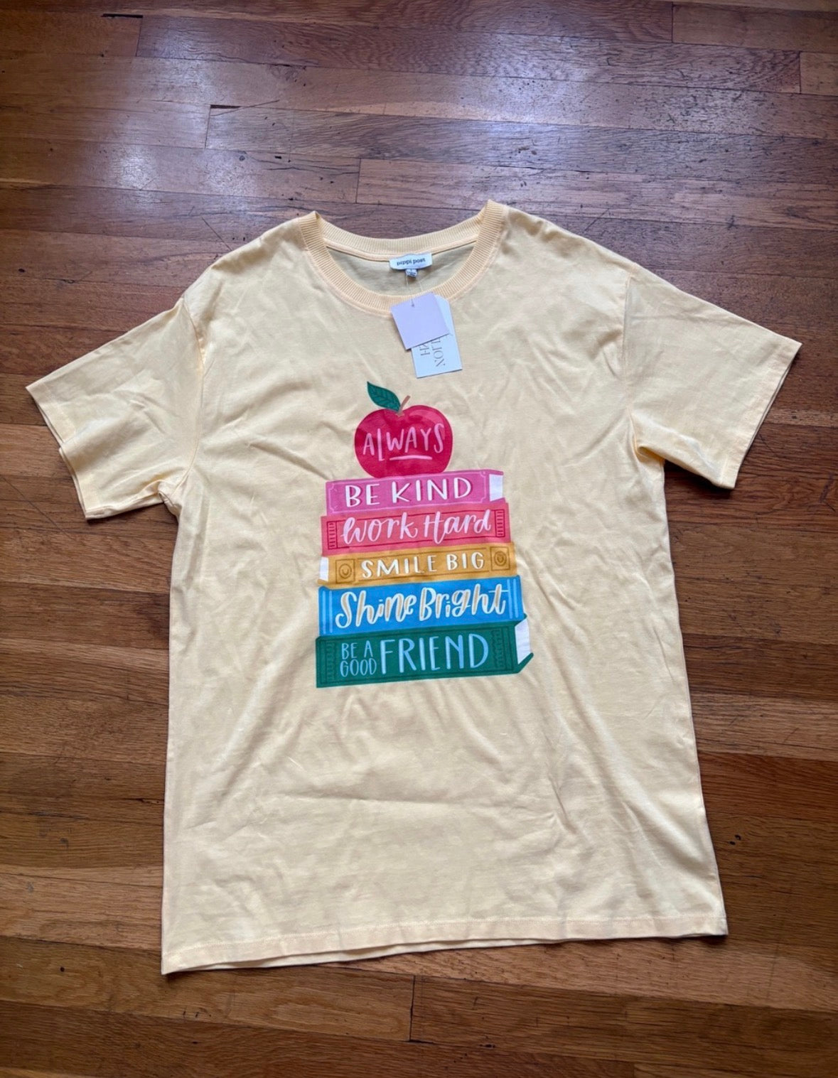 #116 NEW Pippi Post Yellow Books teacher Graphic Tee women’s large