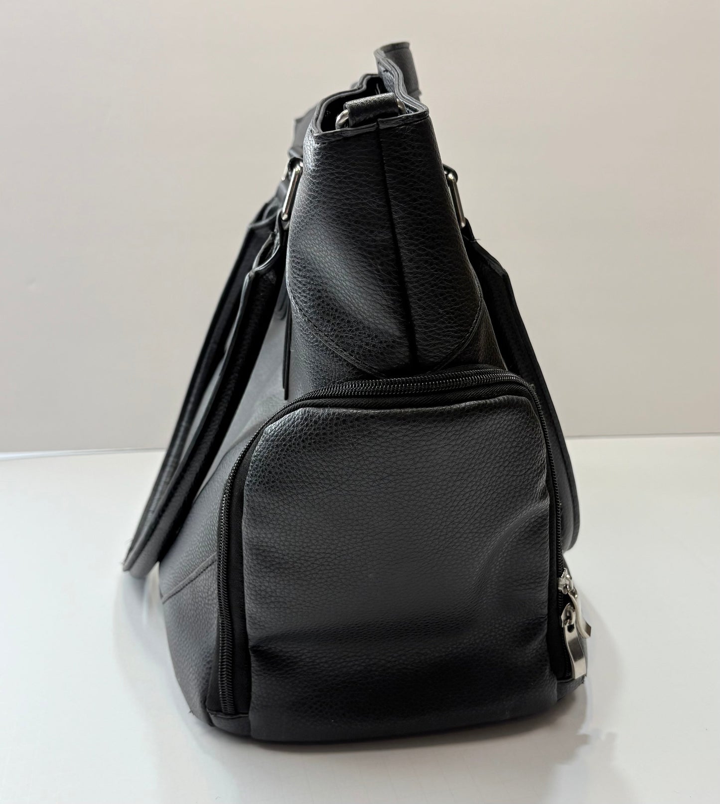 Seller 189 Sarah Wells Annie Black Leather Pumping Bag