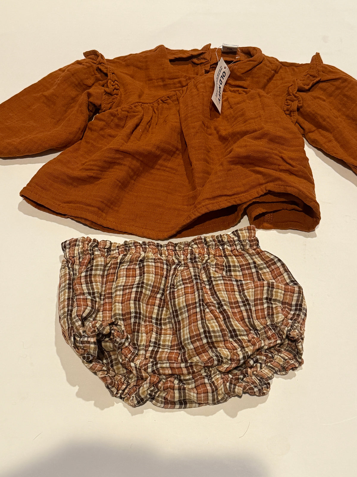 #170 Old Navy two piece long sleeve brown top with plaid bloomers NWT girls 12-18 months