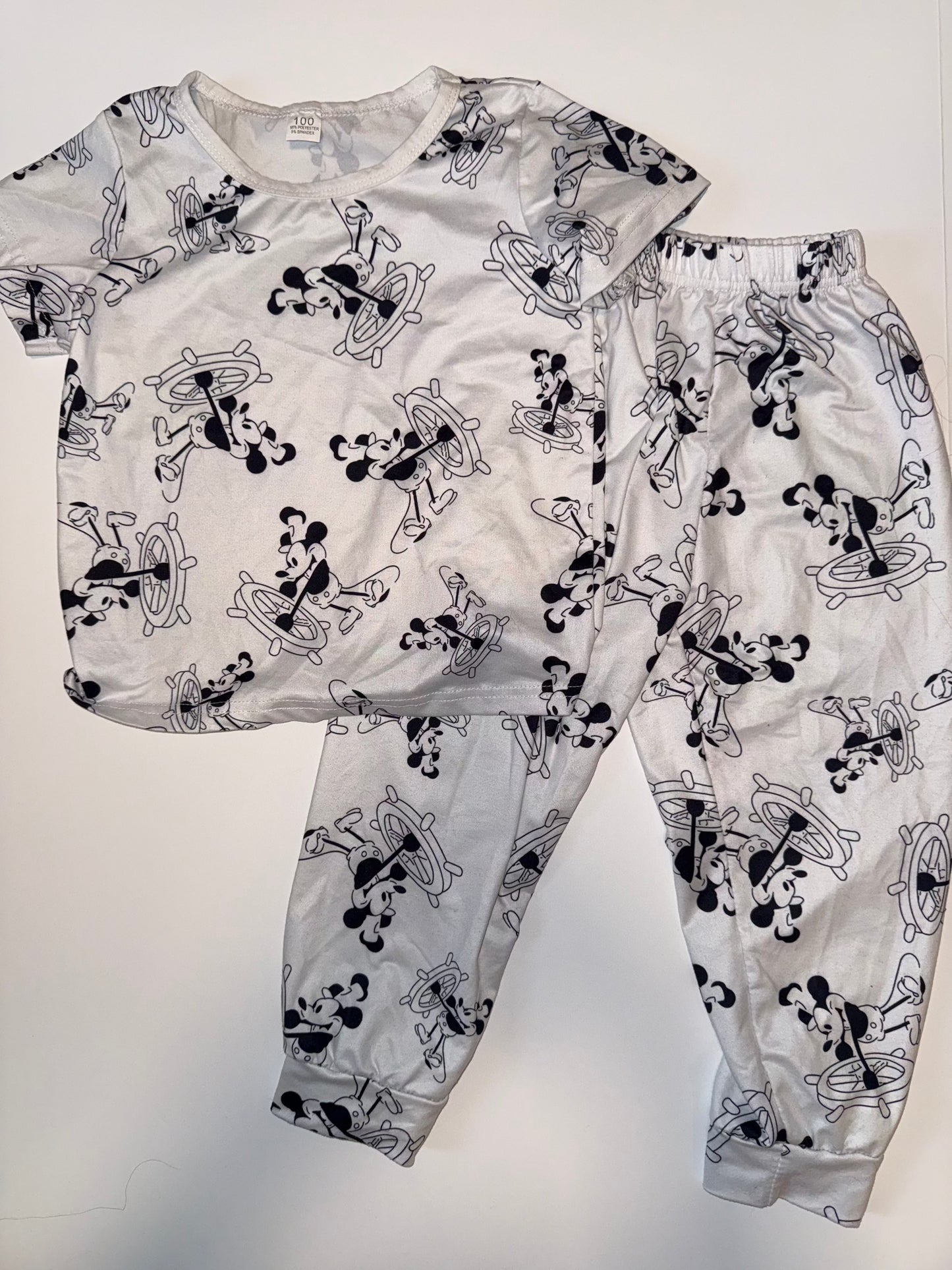 Seller 106: Size 100 (3T) Mickey Pajamas