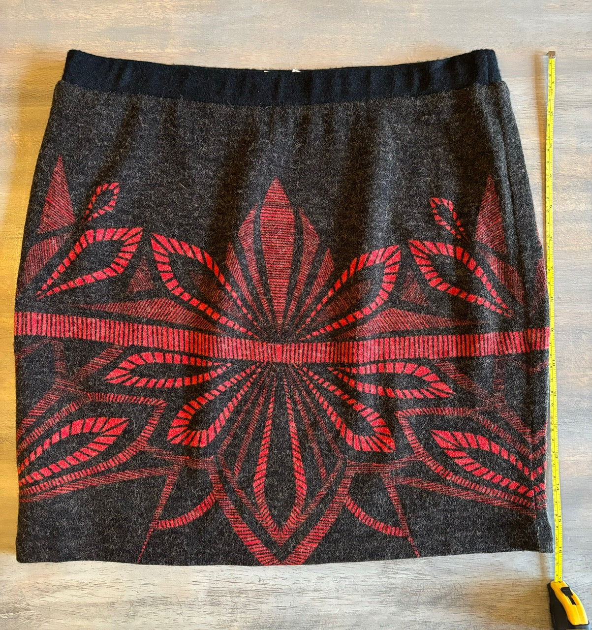 #70 Women's knit skirt size small VGUC