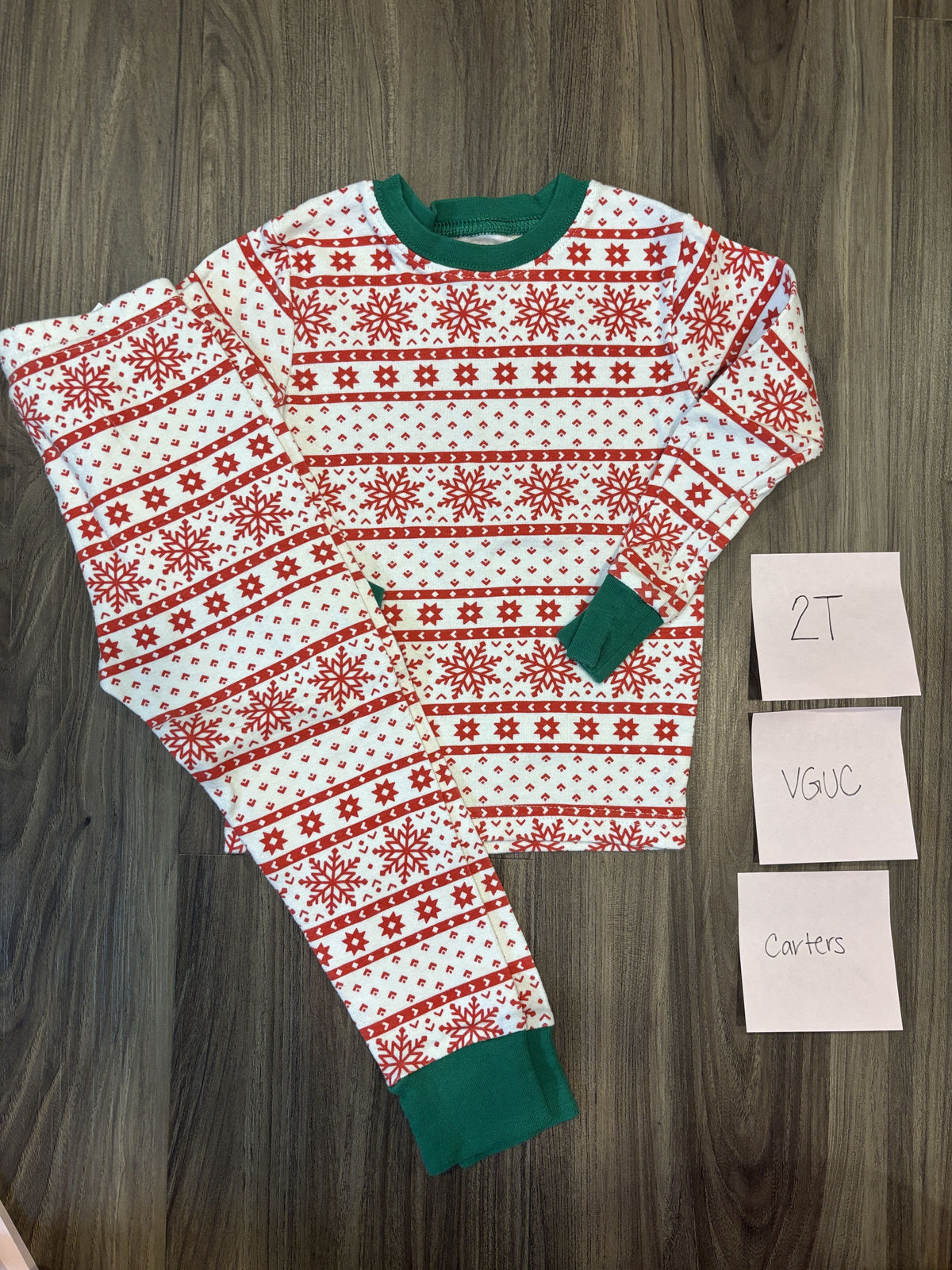 #138 - 2T VGUC Carters Snowflake PJs