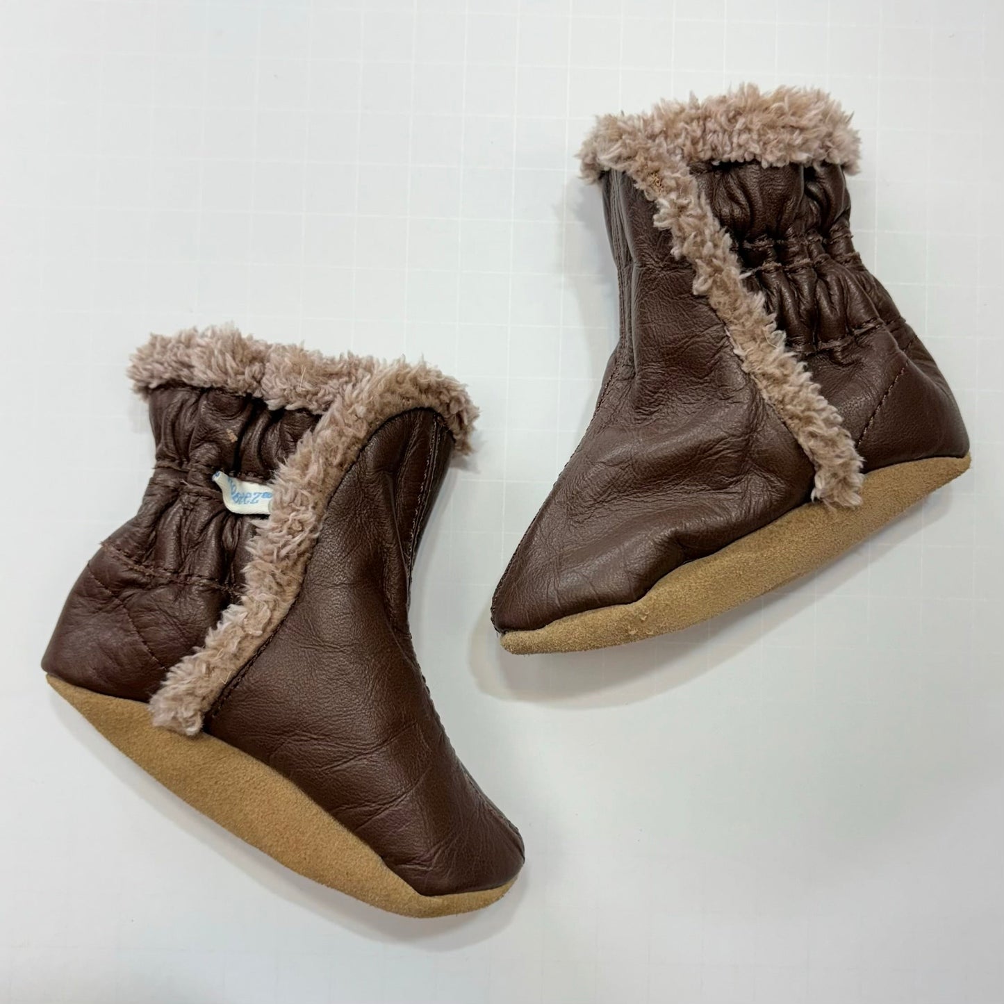 Seller 189 0-6m Robeez Faux Fur Leather Booties/Crib Shoes EUC