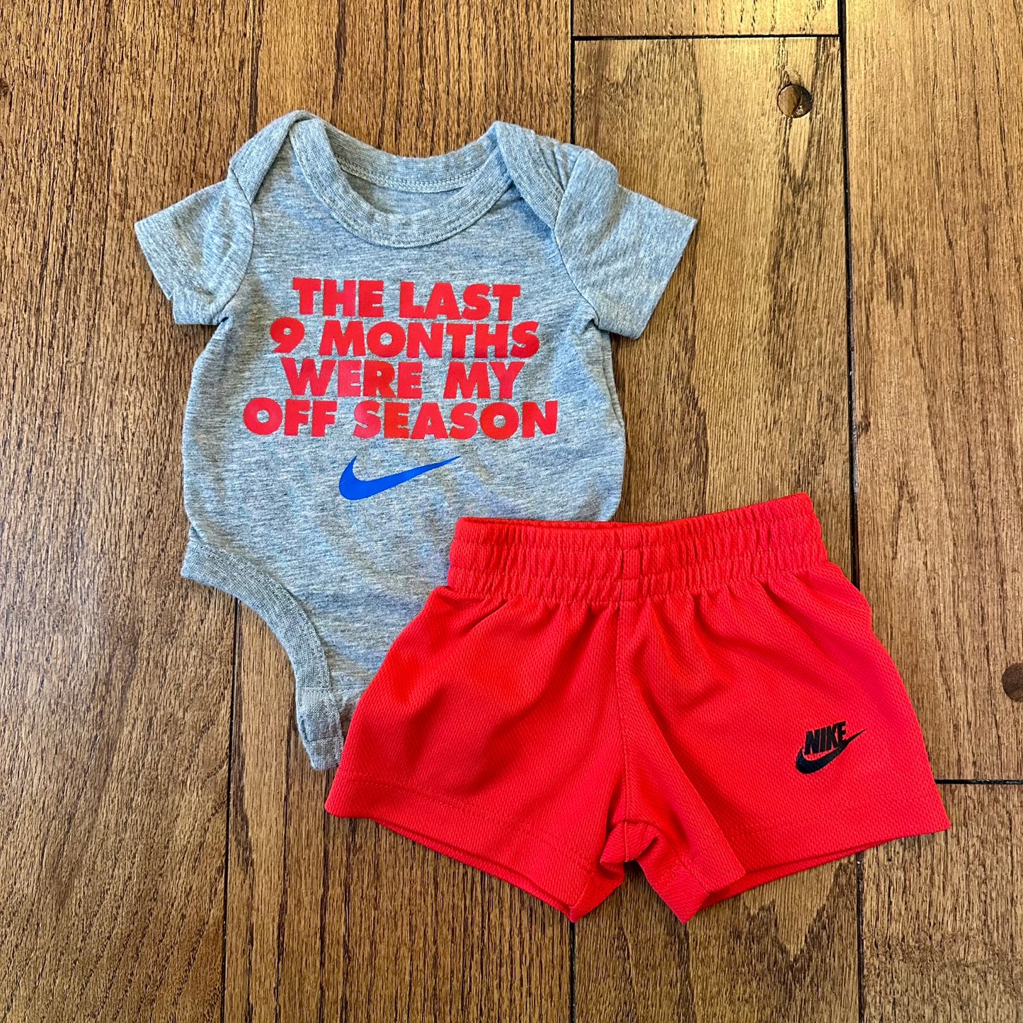 #95 EUC Nike Newborn Onesie and Shorts Outfit, size NB / 0-3 months