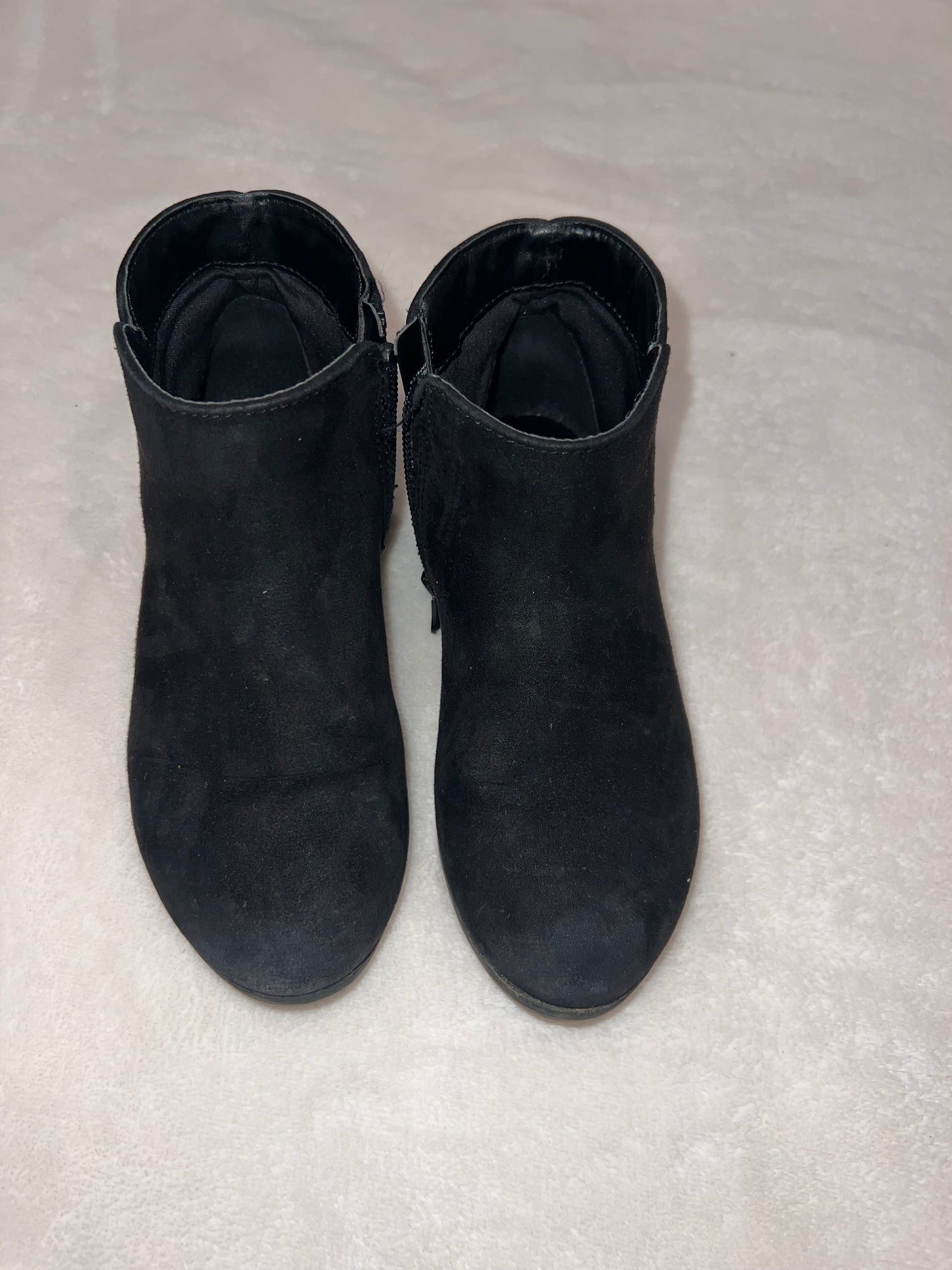 #46 Size 12 girls shoes cat and Jack guc no holes just a little lighter in the toes (not noticeable imo)