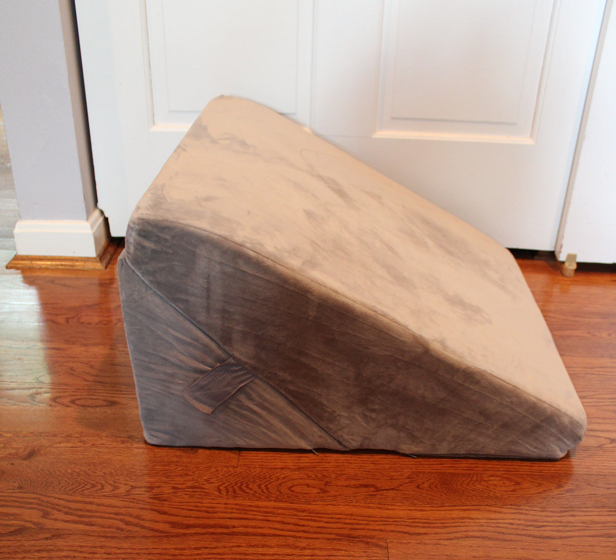 #168 Wedge pillow