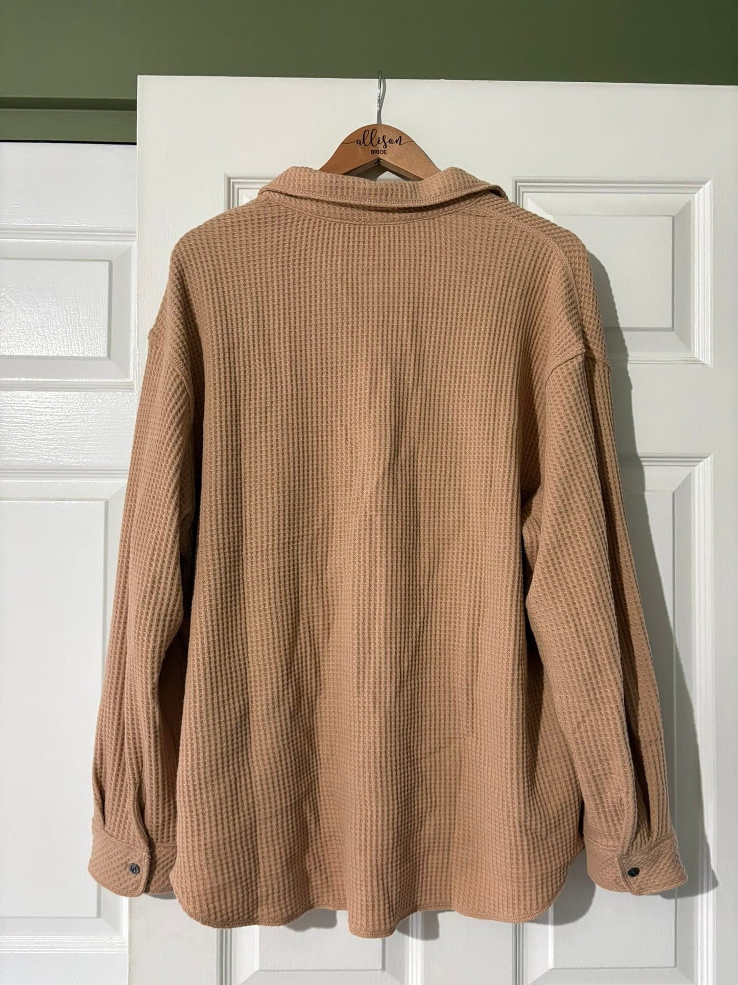 #33 Women’s Large Waffle Button-Down