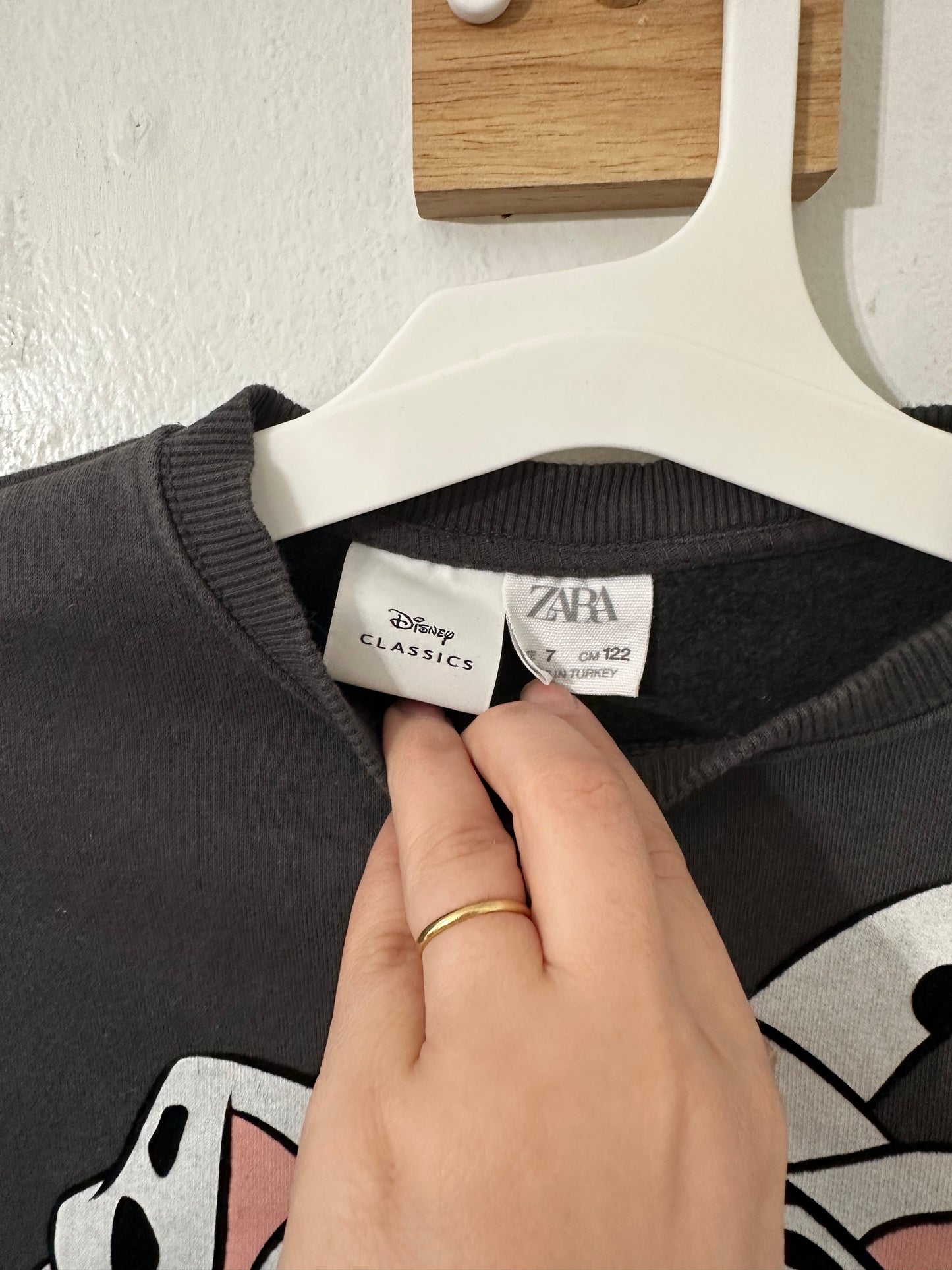 #111 Zara Kids Disney 101 Dalmations Dog Sweatshirt Size 7