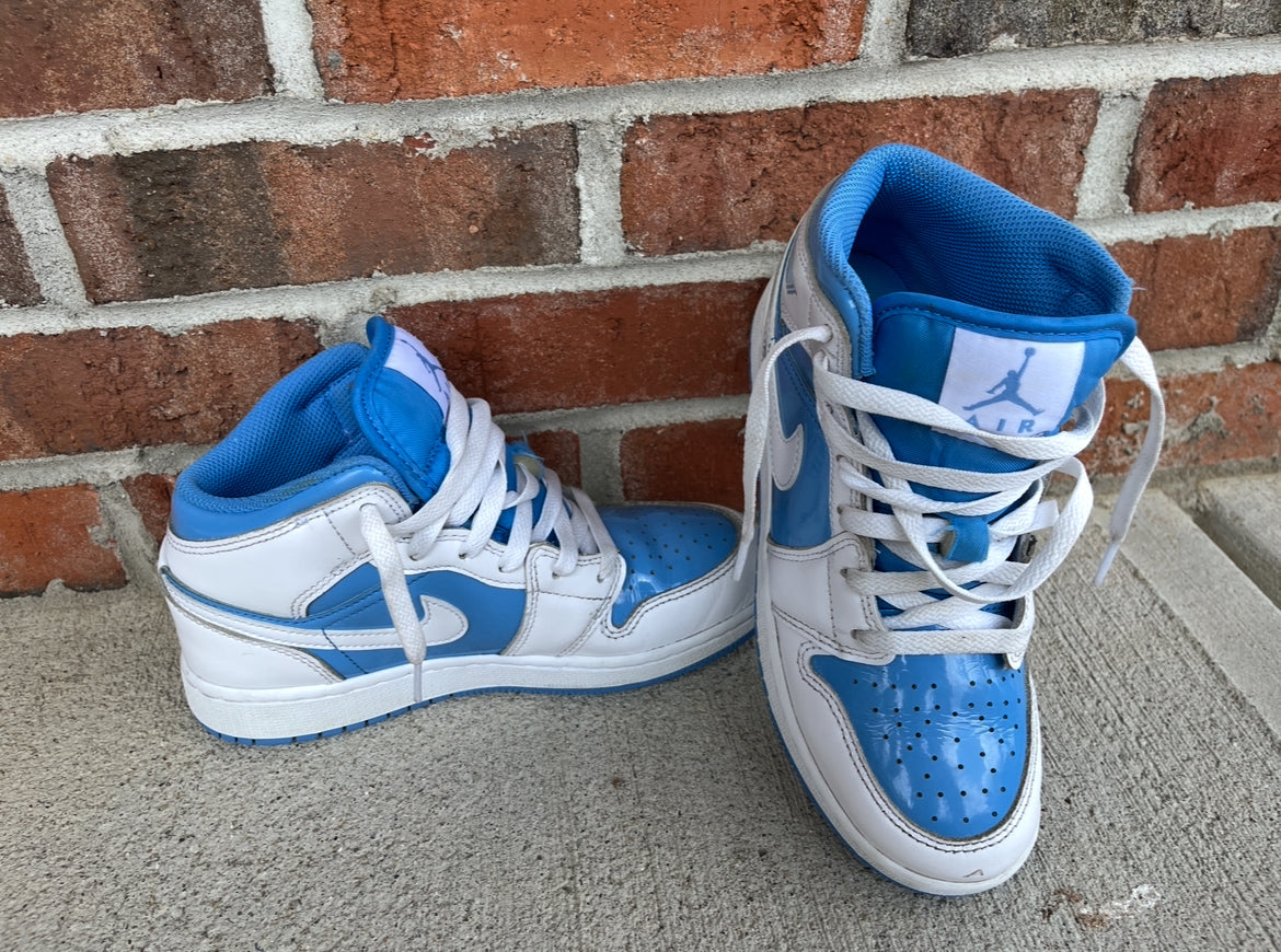 137 Nike boys 4y jordans