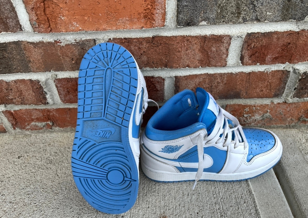 137 Nike boys 4y jordans