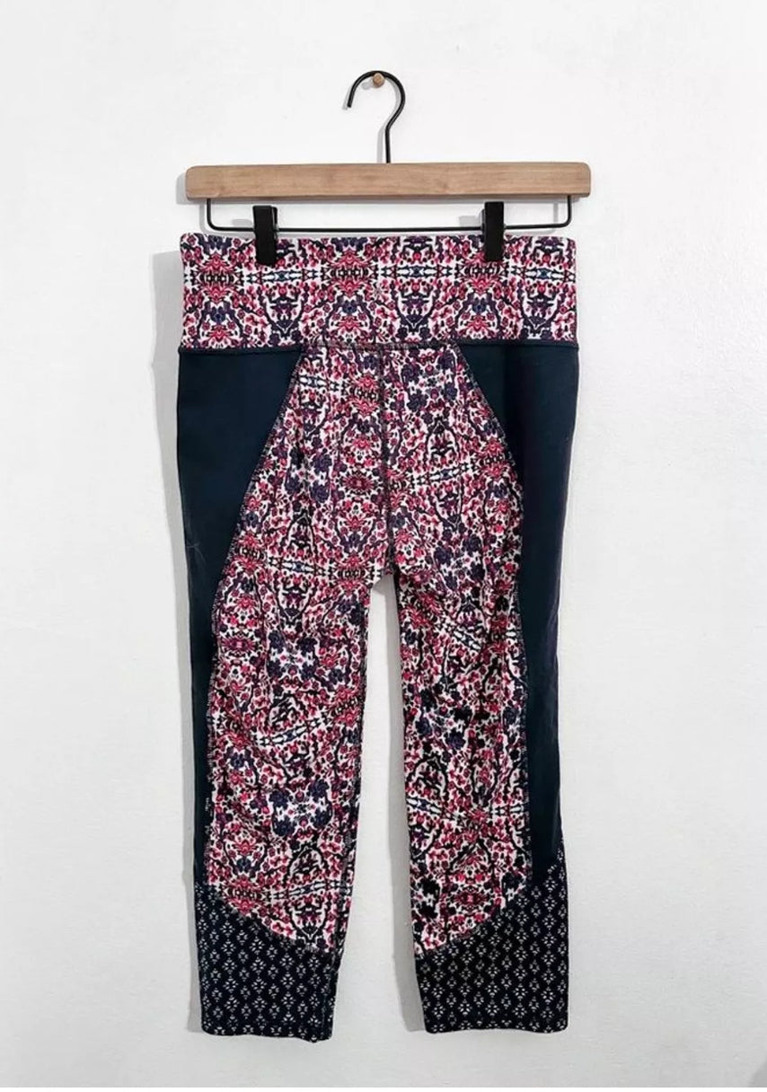 #111 Athleta Chatarunga Floral Pink/Red & Navy Cropped Legging Medium Activewear