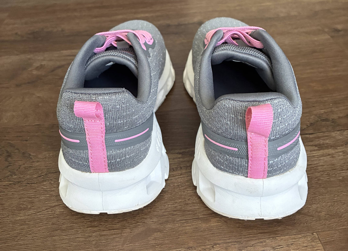 #126 VGUC Avia Gray & Pink Slip On Sneakers Girls 3