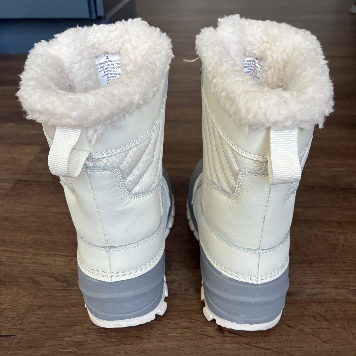 #126 EUC All in Motion White & Gray Thermolite Snow Boots Girls 2