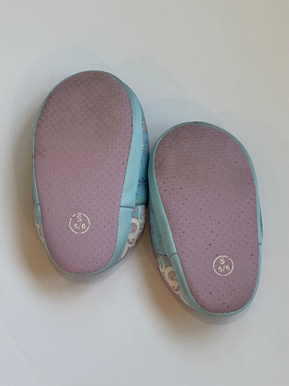 #82 Frozen Light-Up Slippers Toddler Size 5/6