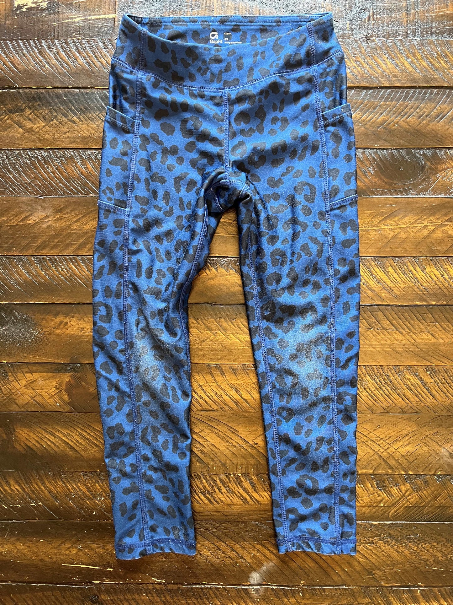 134 Gap Girls Blue cheetah yoga pants Size 5
