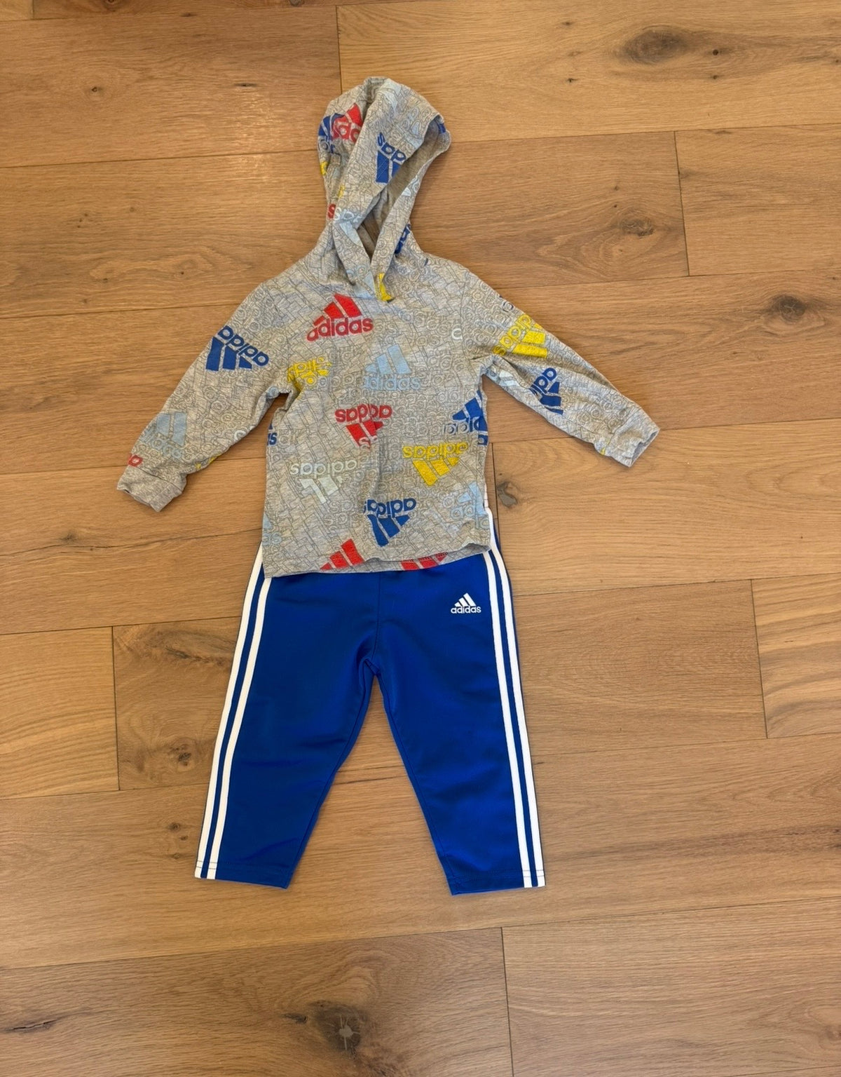#21 • Boys •Adidas • 18 Months • EUC