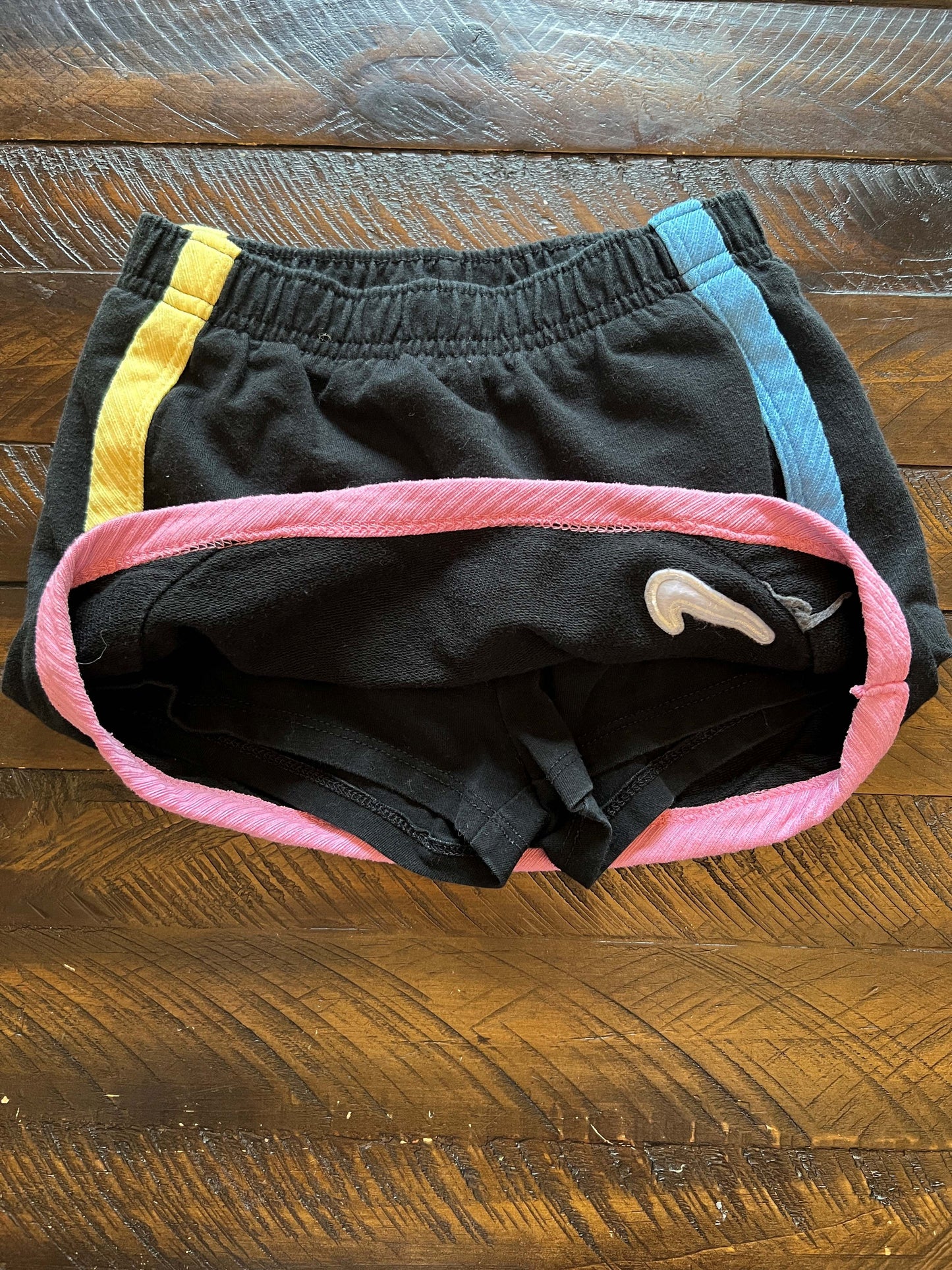 134 Nike Girls black skorts Size 4/5