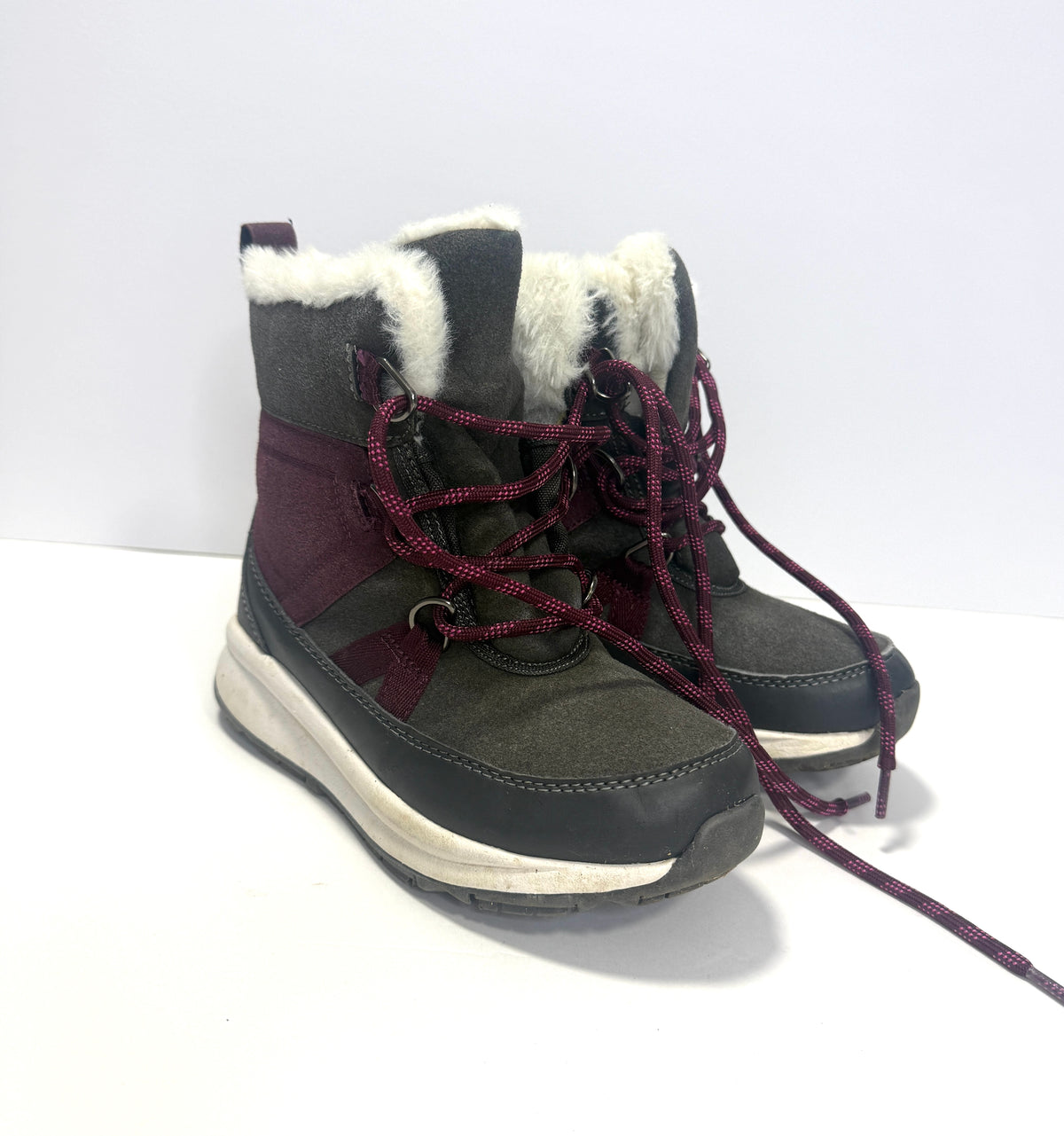 155 Girls Size 2 Cat and Jack Snow Boots EUC