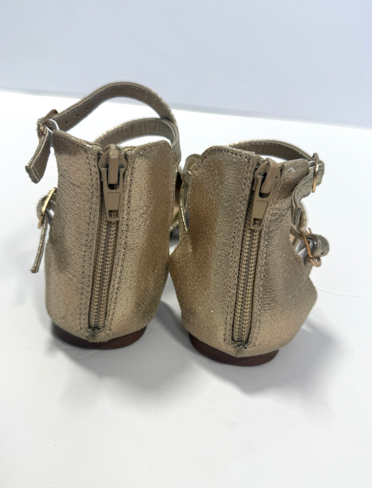 155 Girls Metalic Gold Dress Flats Size 1 EUC (zip up the back for easy on and off)