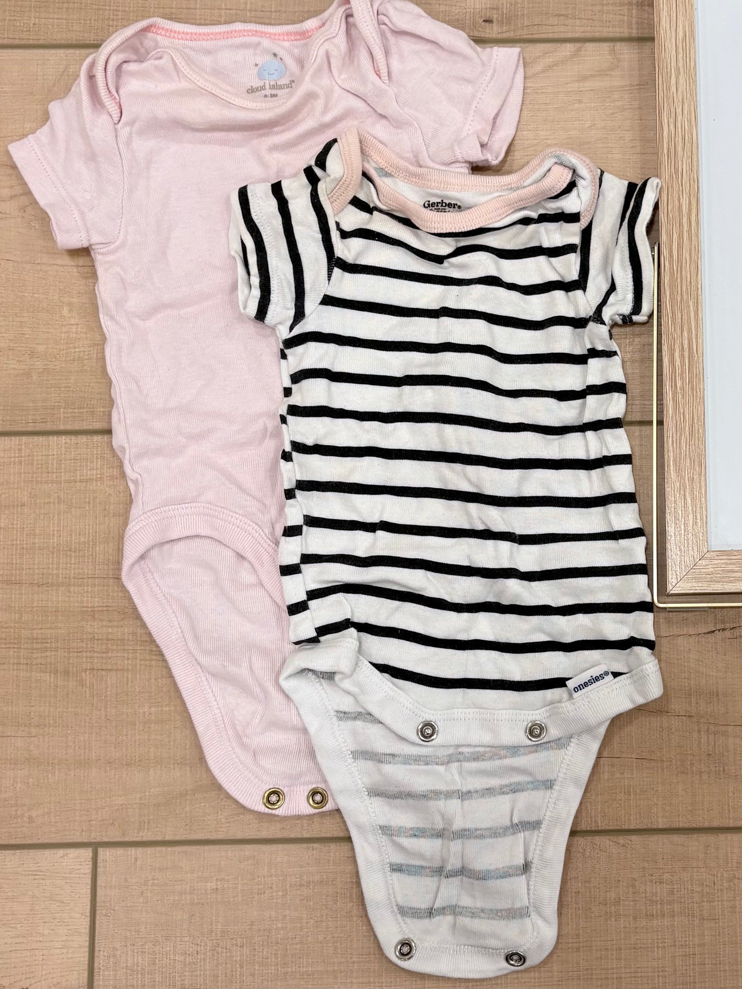 #37 0-3M Girls Gerber Organics and Cloud Island Onesie Bodysuits