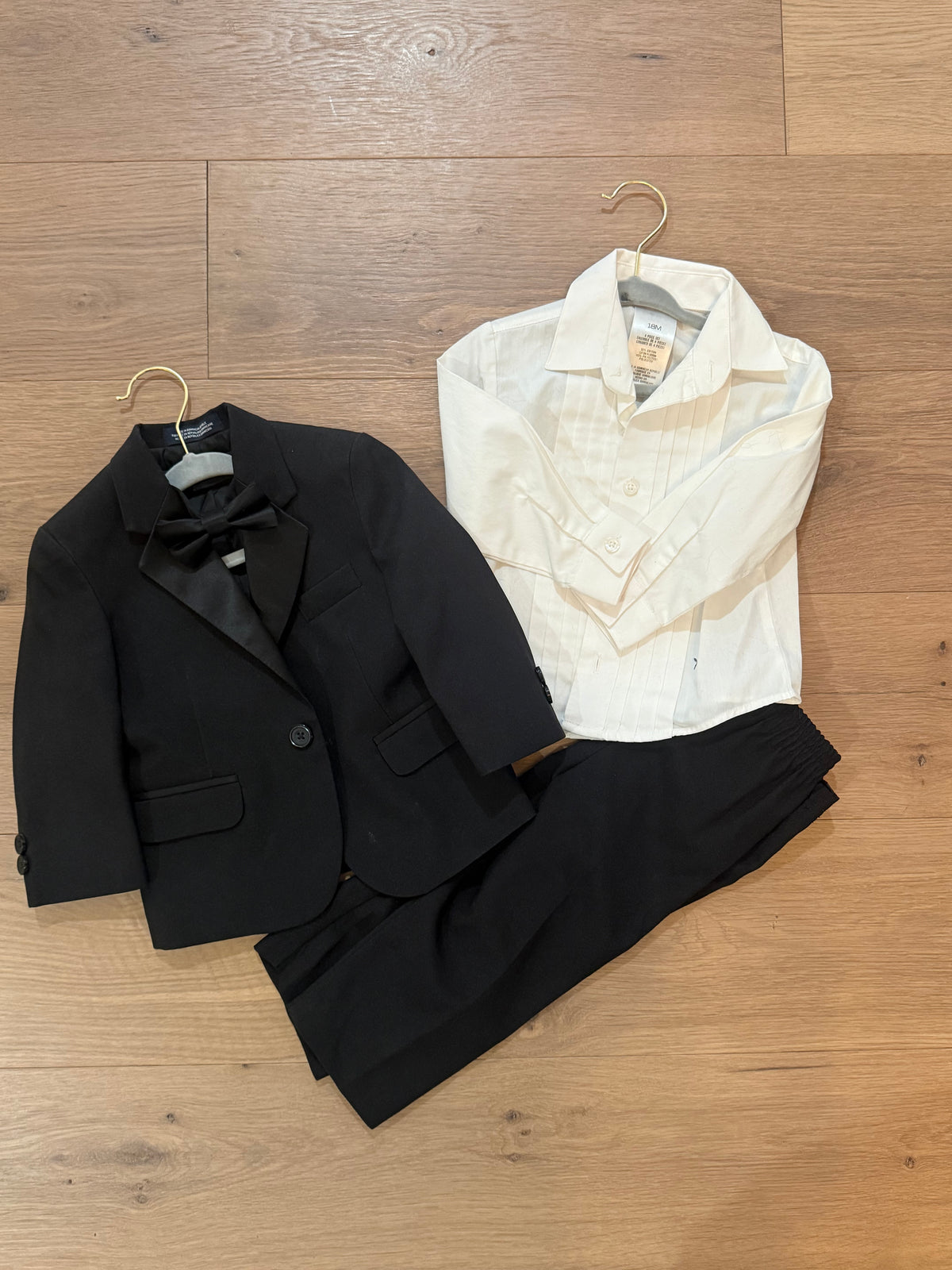 #21 • Boys Suit • 18 Months• EUC (worn once)