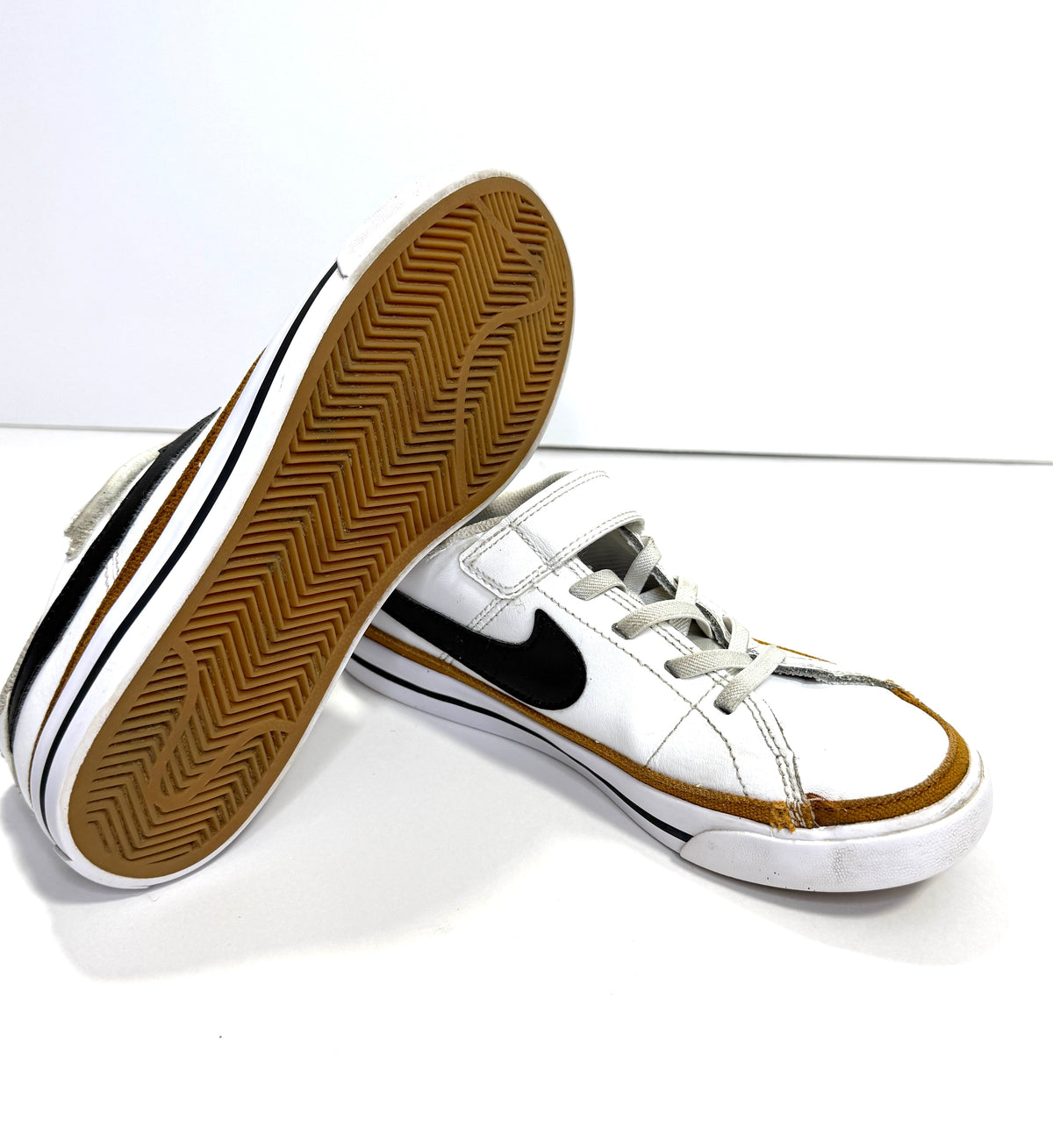 155 Nike Court Legacy Size Youth 2