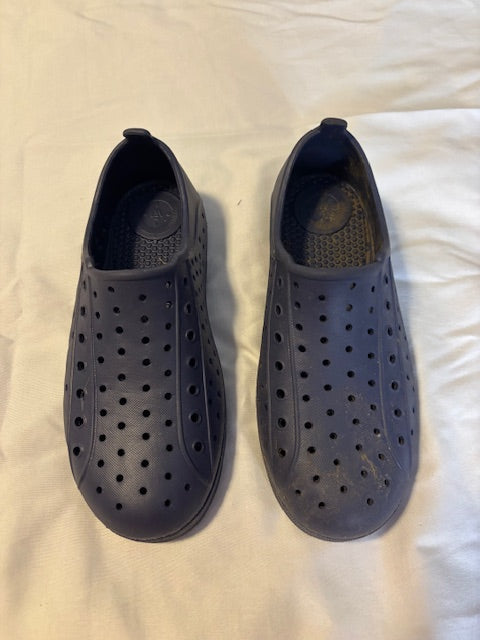 #210 Boy shoes size 13