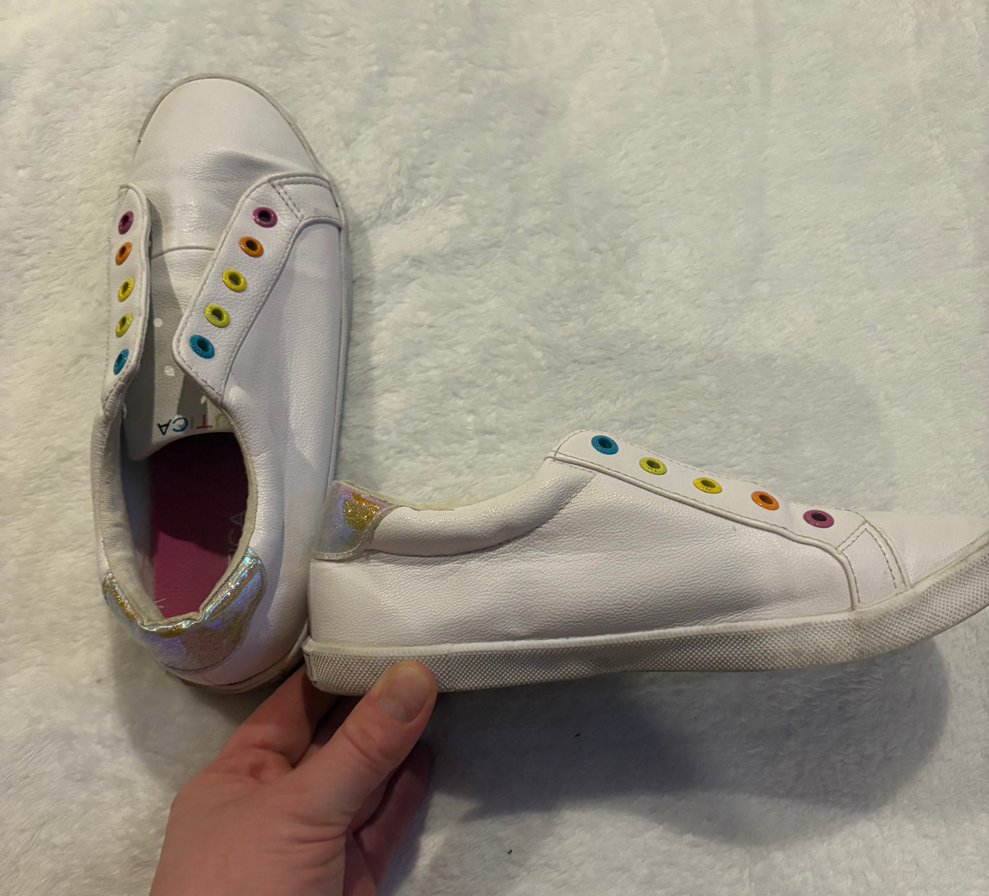 Seller # 80 - Girls size 4 white Nautica leather-like white shoes