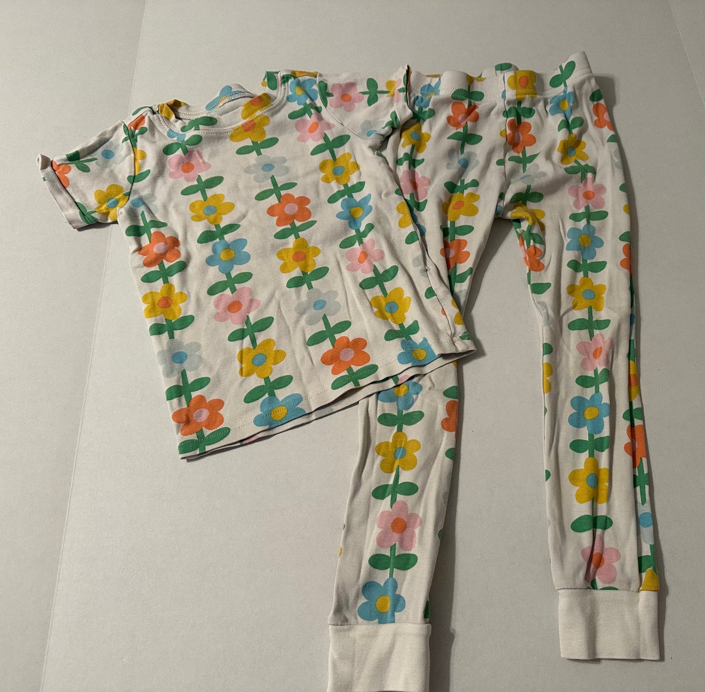 #160 Girls 5T Old Navy pjs