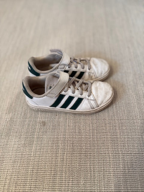 Seller #97 Adidas Stan Smith White with Green Stripe Gym Shoes Boy's Size 12.5