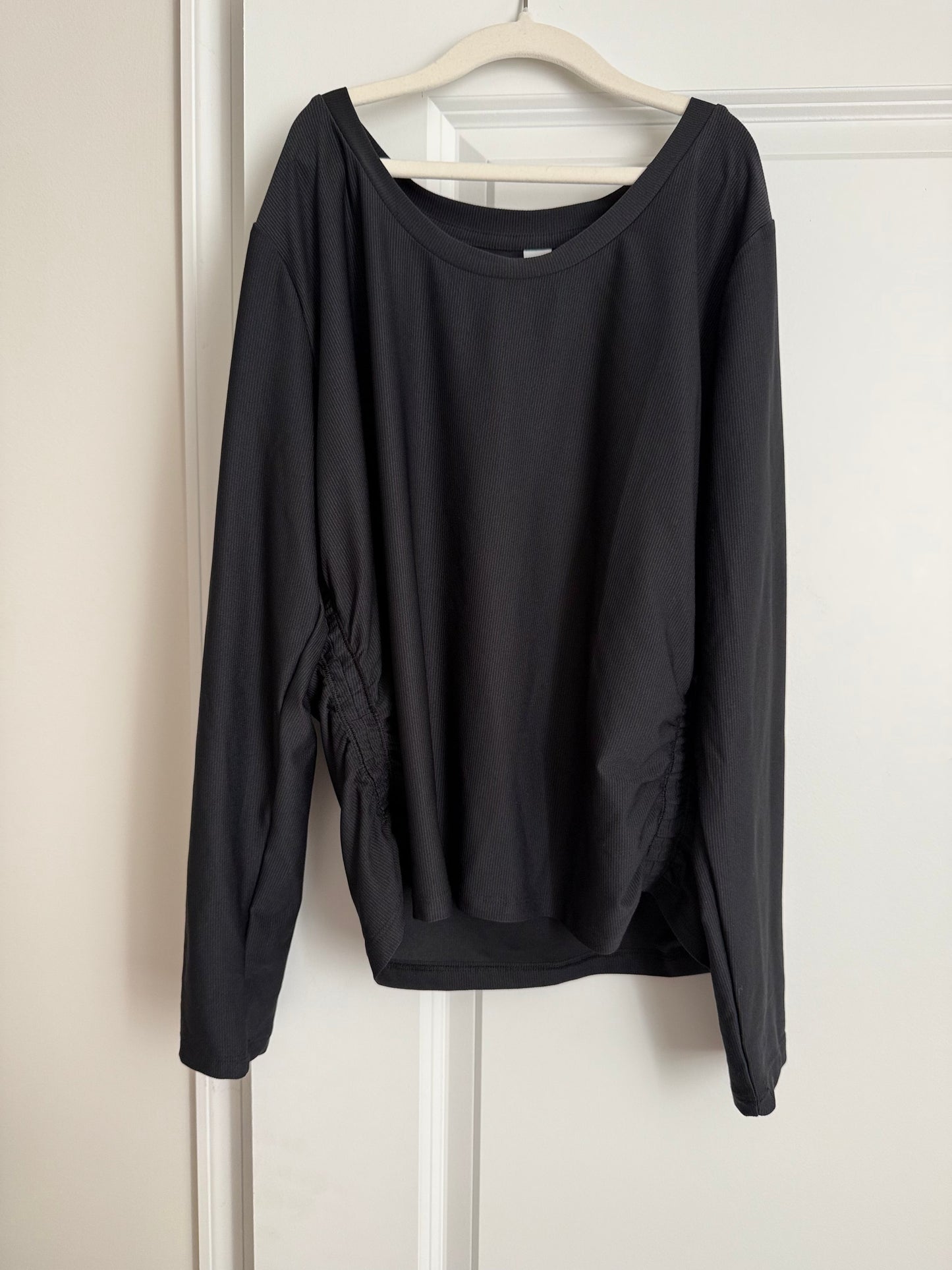 Seller 106: *Reduced* Womens L Ribbed All In Motion Black Shirt