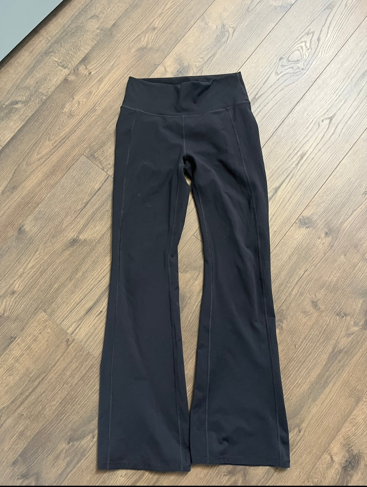 137 Fabletics flared yoga pants women's size small LN