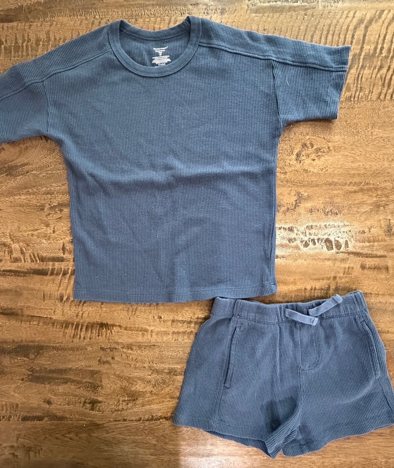 Seller #8 REDUCED boys two piece ribbed blue set 5T