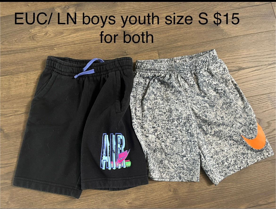 137 youth boys Nike shorts size Small
