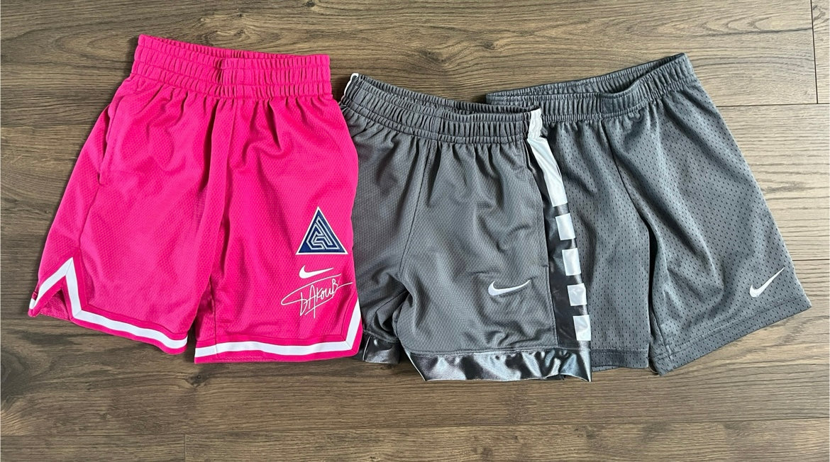 137 (3) pairs of Nike boys XS shorts