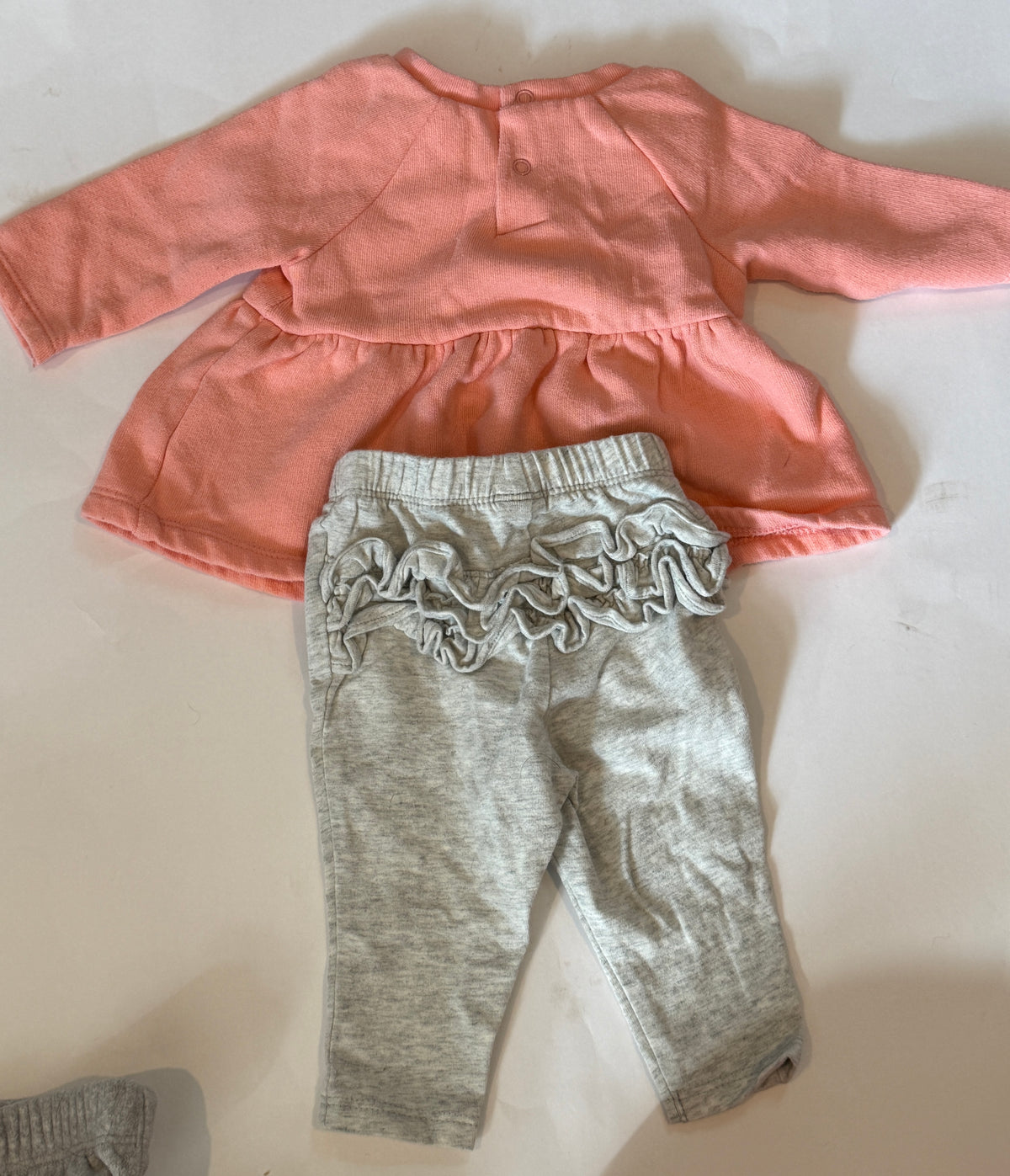 #170 cute polar bear outfit cat and jack coral shirt with faux fur polar bear and old navy grey pants with ruffles on bottoms girls 0-3 months