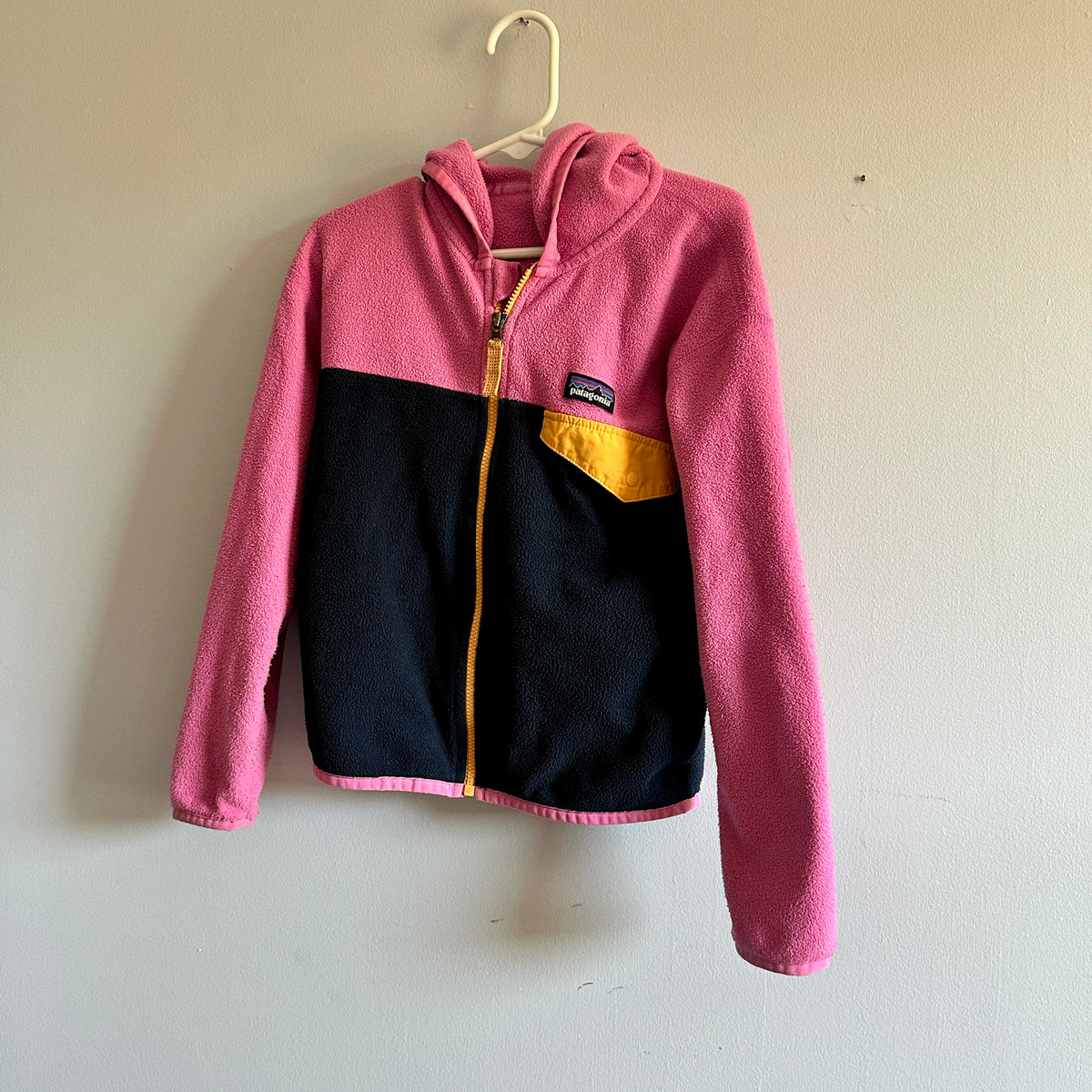#48 Patagonia Pink & navy Fleece jacket girls 5-6