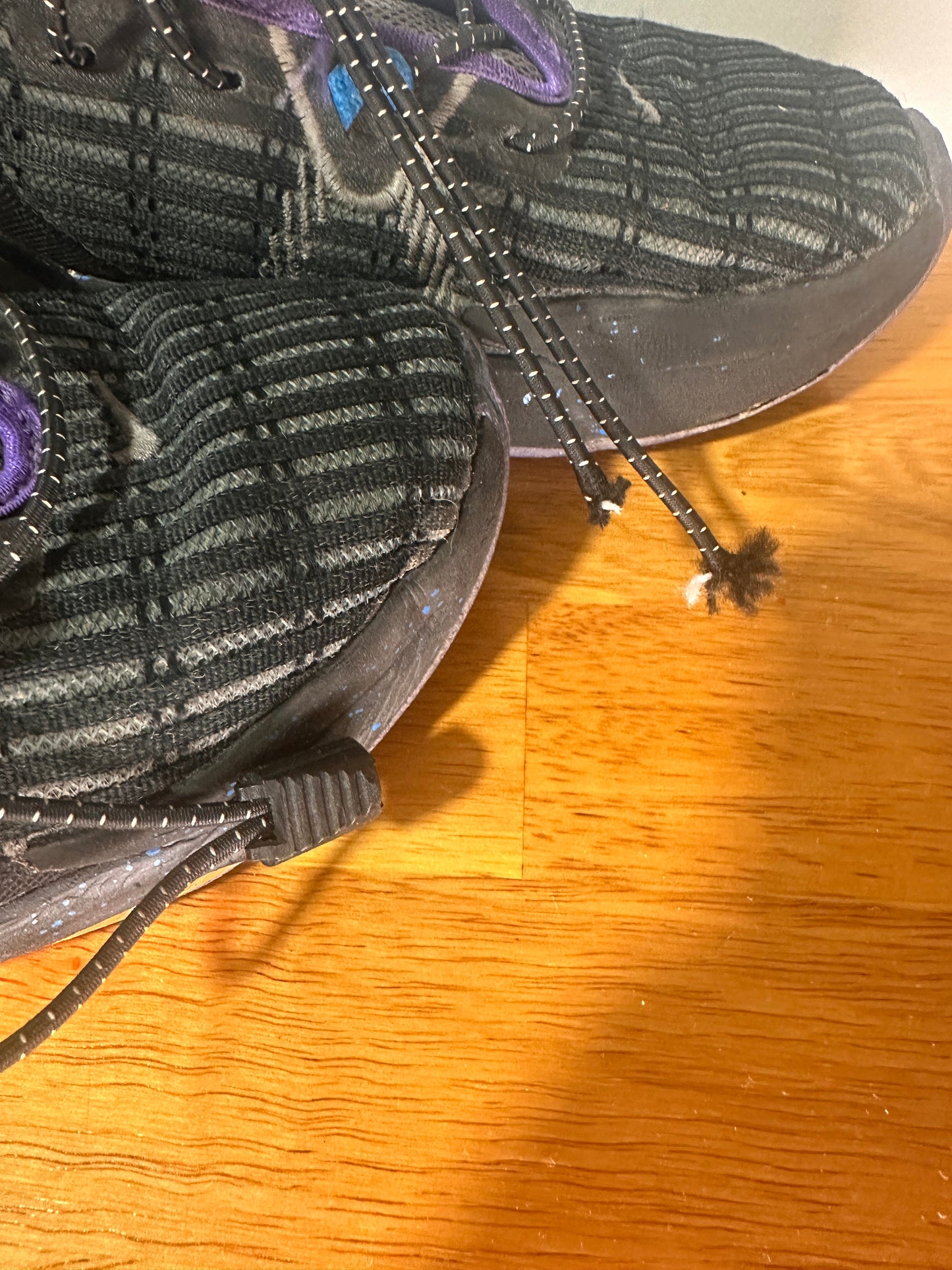 #94 REDUCED Nike 3.5Y Sneakers - VGUC (see description)