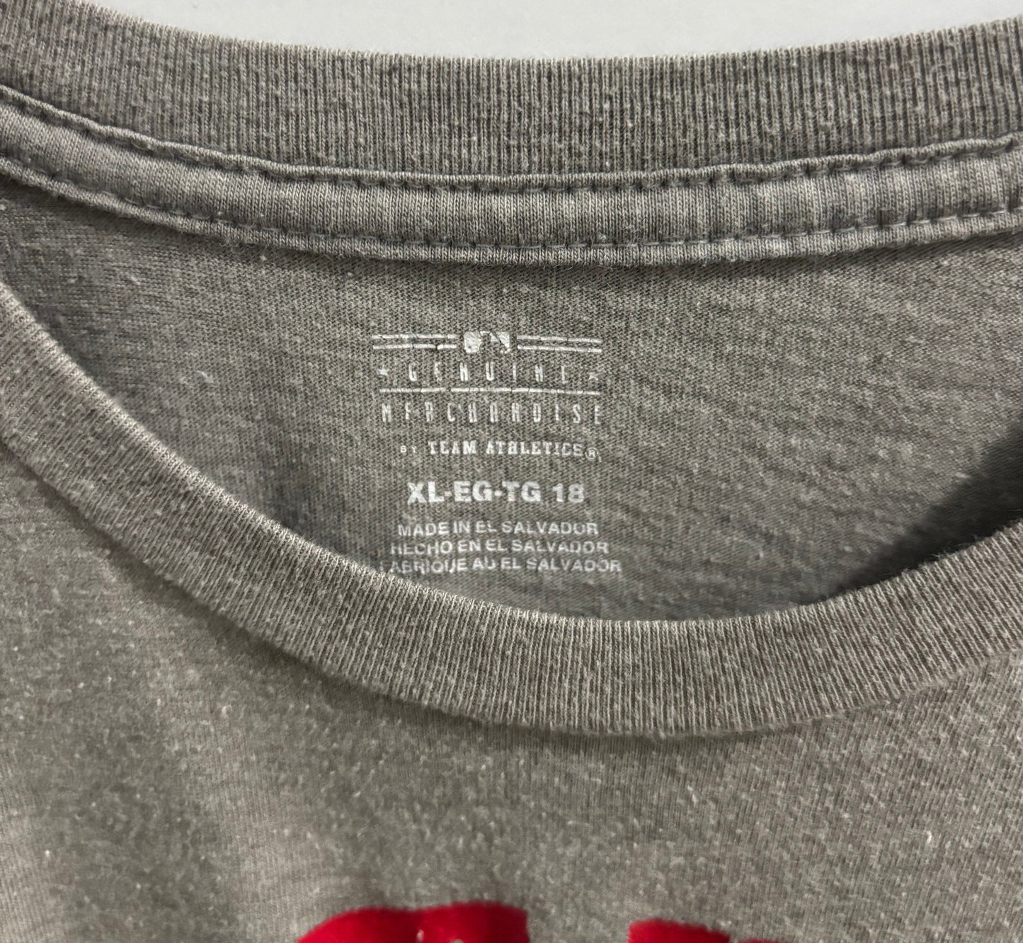 #132 - Team Athletics: Grey Cincinnati Reds T-Shirt, Boy's XL/18